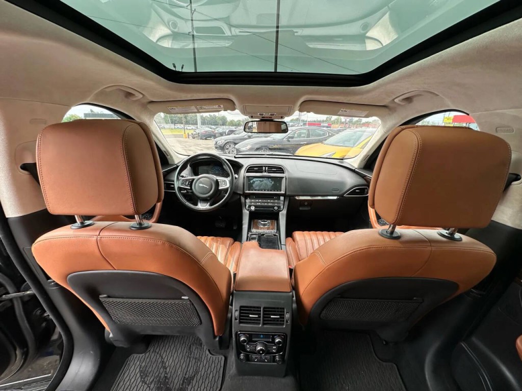 2018 Jaguar F-PACE Image 15