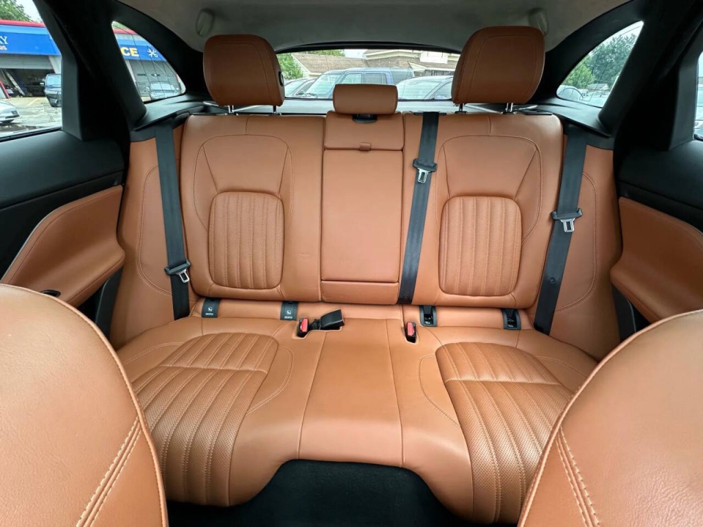 2018 Jaguar F-PACE Image 16