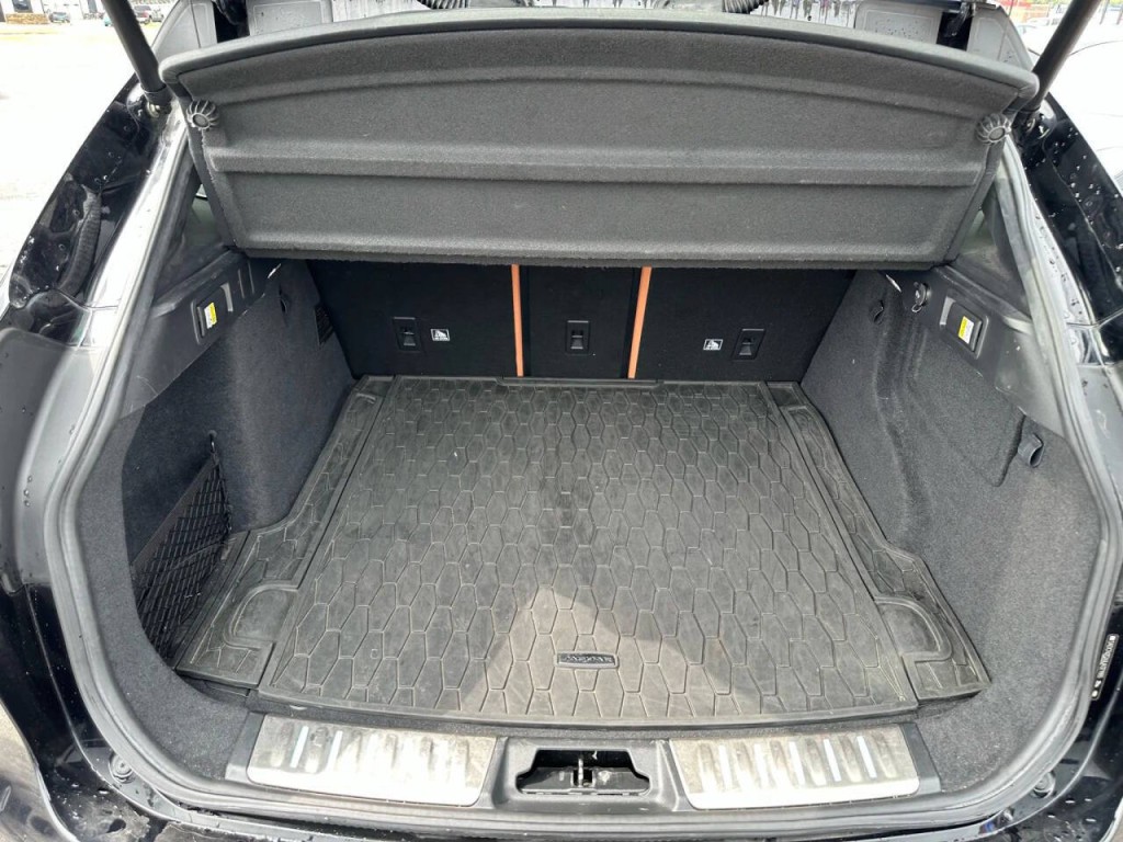 2018 Jaguar F-PACE Image 18