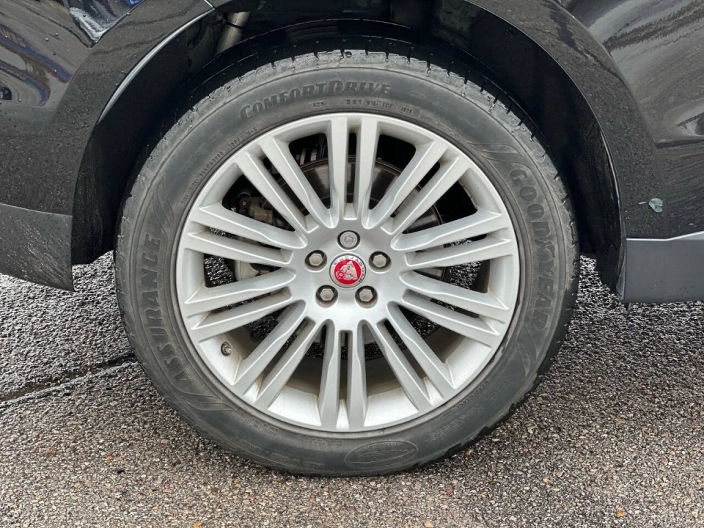 2018 Jaguar F-PACE Image 23