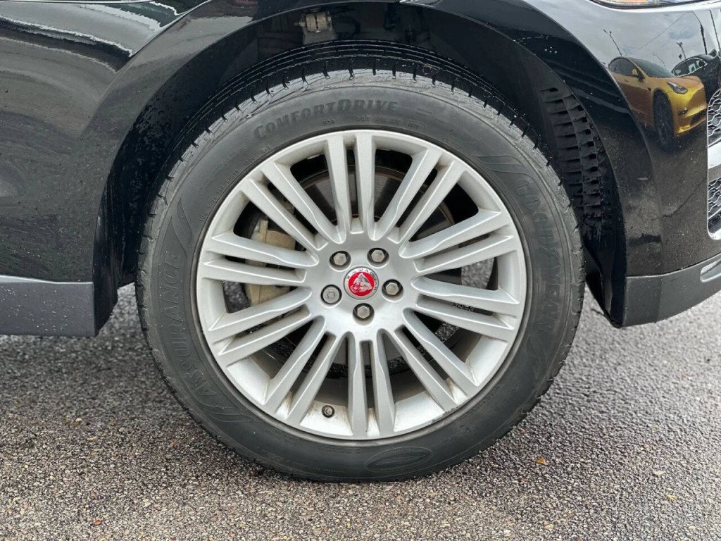 2018 Jaguar F-PACE Image 24