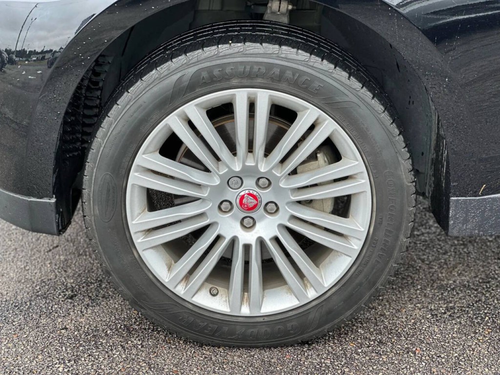 2018 Jaguar F-PACE Image 25
