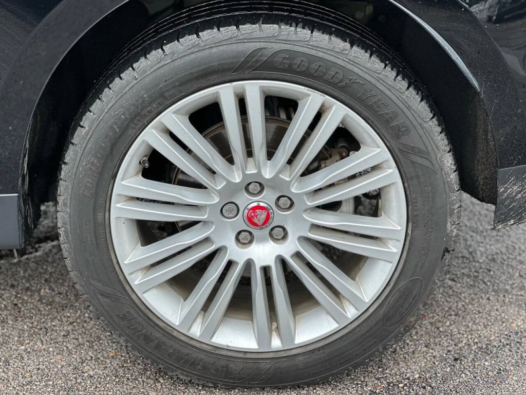 2018 Jaguar F-PACE Image 26