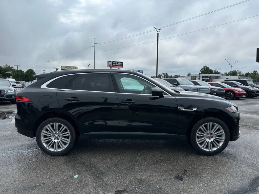 2018 Jaguar F-PACE Image 31