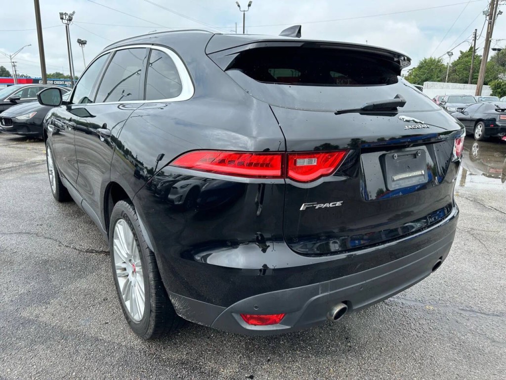 2018 Jaguar F-PACE Image 34