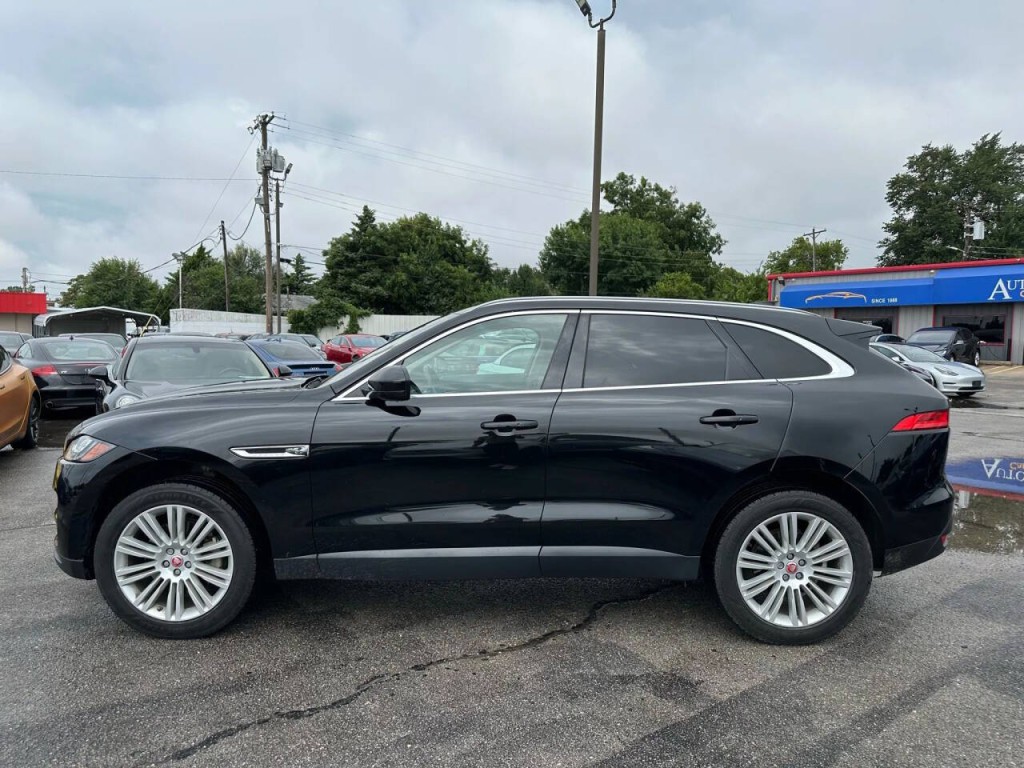 2018 Jaguar F-PACE Image 35
