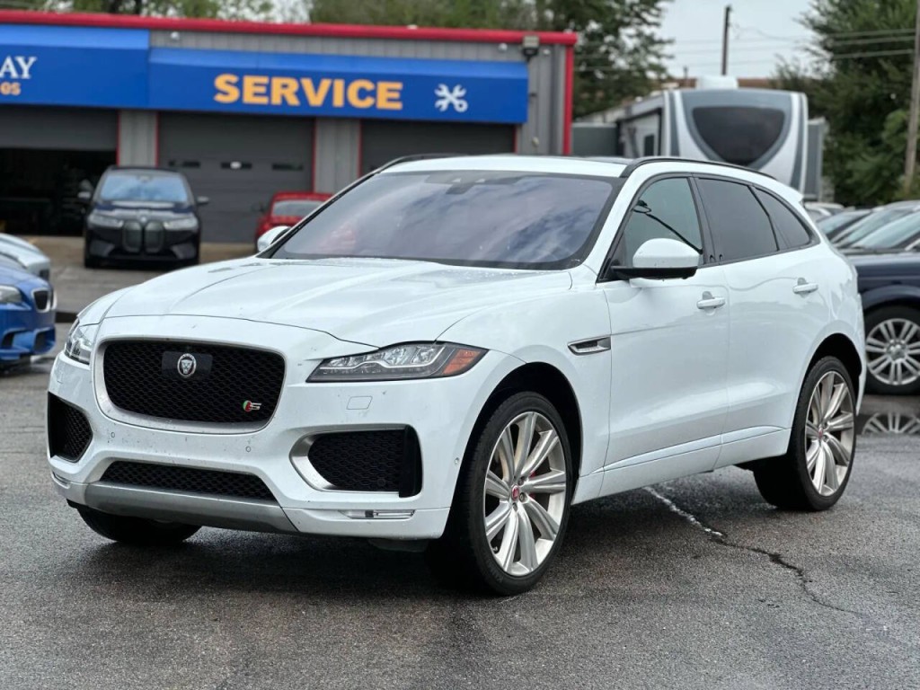 2019 Jaguar F-PACE Image 1