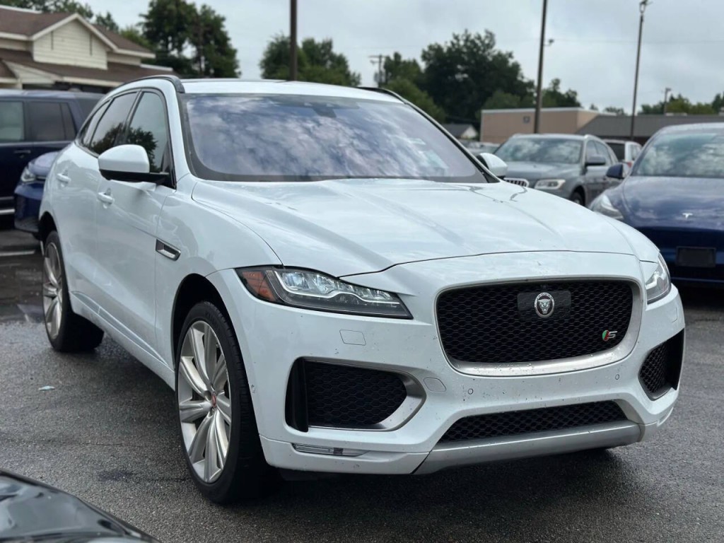 2019 Jaguar F-PACE Image 4