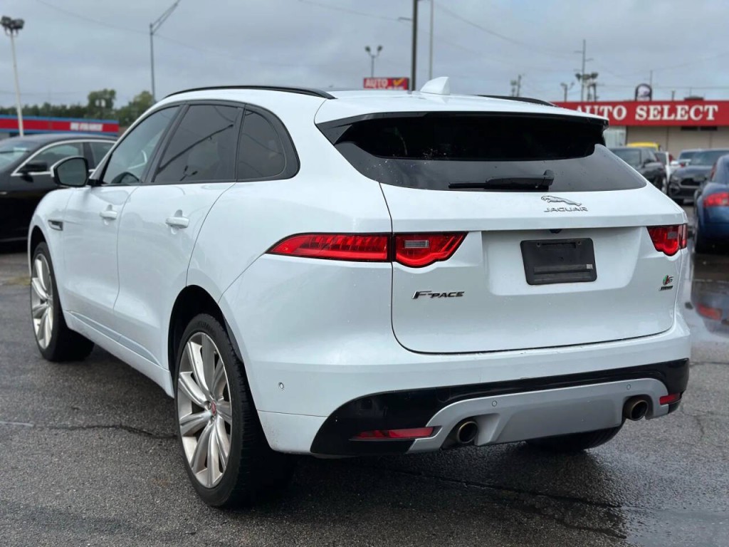 2019 Jaguar F-PACE Image 8