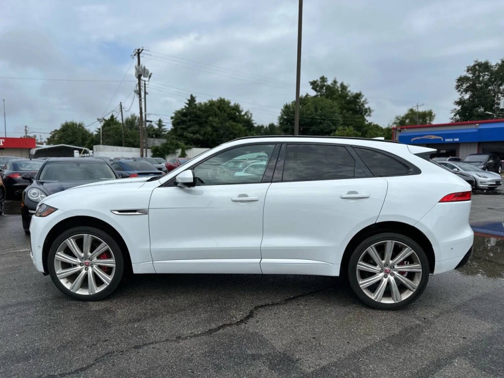 2019 Jaguar F-PACE Image 9