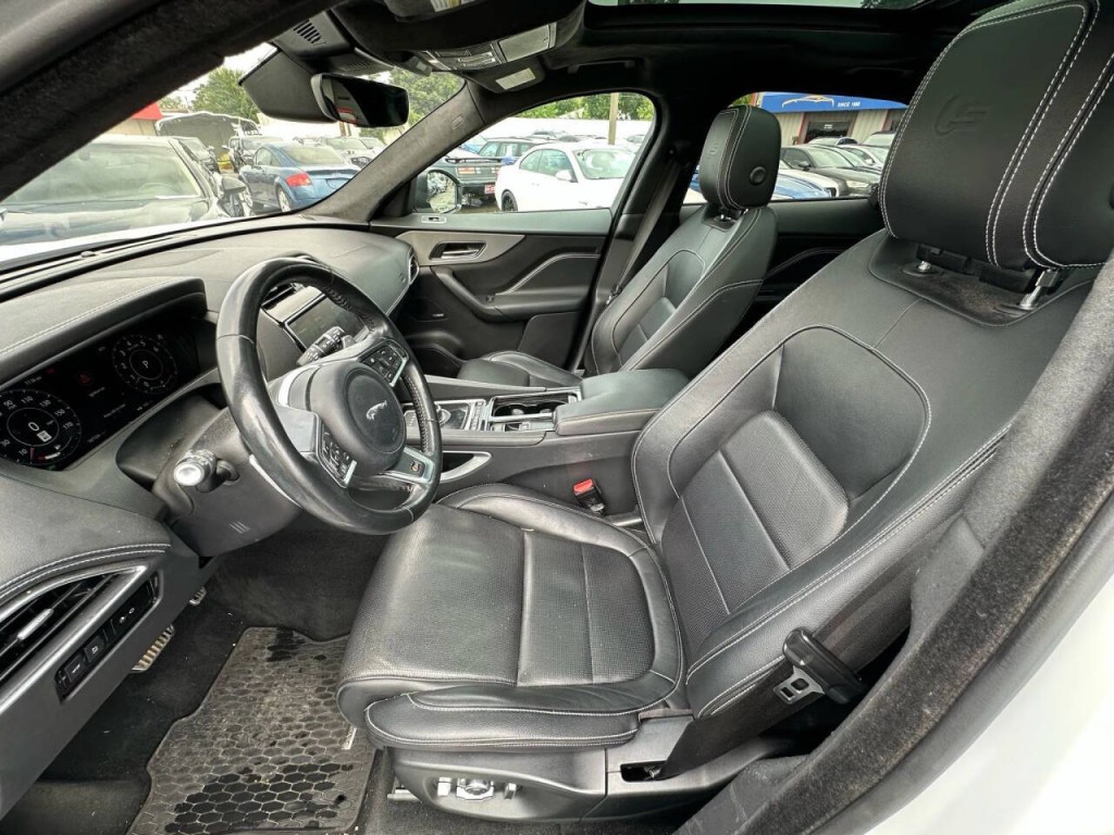 2019 Jaguar F-PACE Image 10