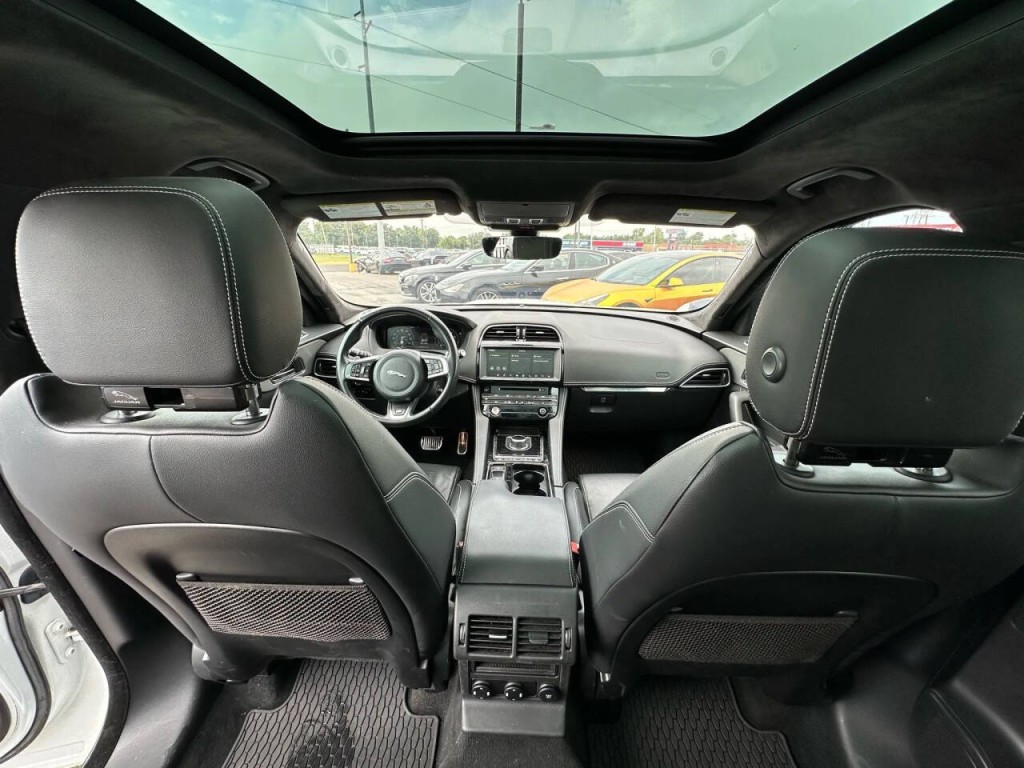 2019 Jaguar F-PACE Image 15