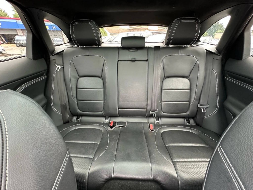 2019 Jaguar F-PACE Image 16