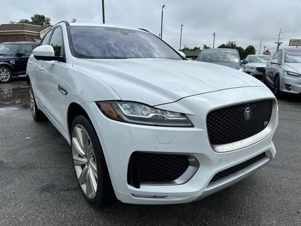 2019 Jaguar F-PACE Image 28