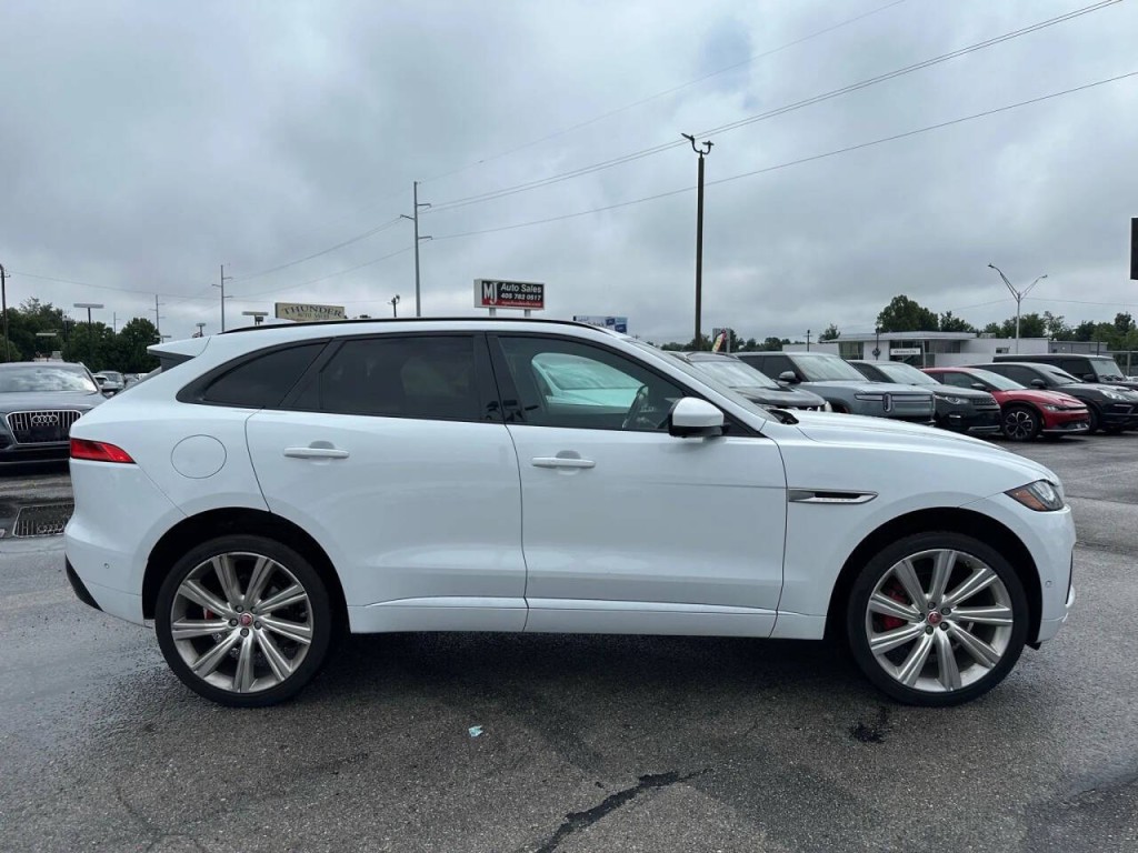 2019 Jaguar F-PACE Image 29