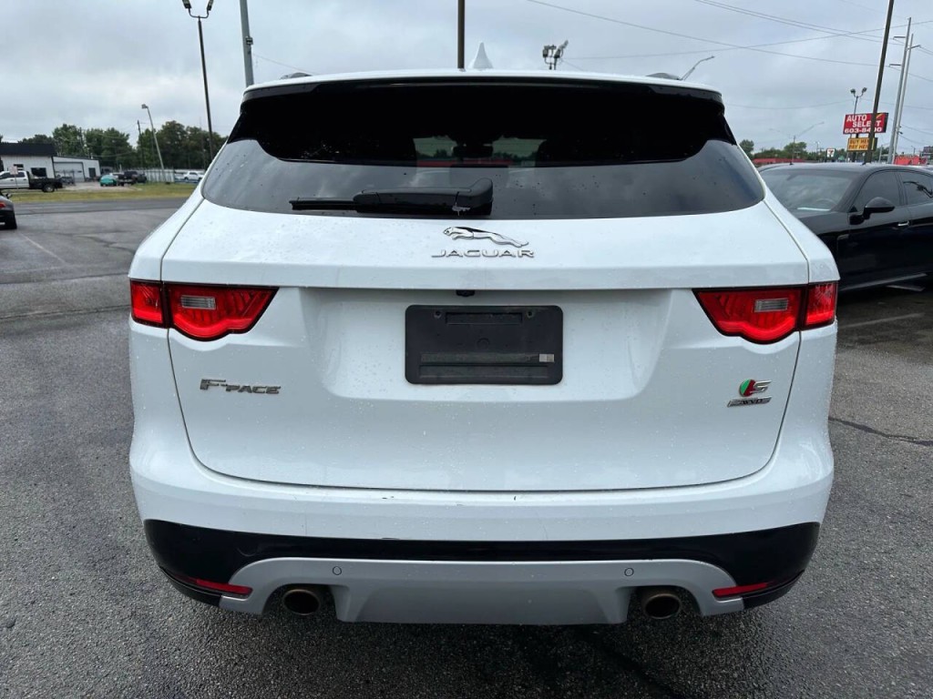 2019 Jaguar F-PACE Image 31