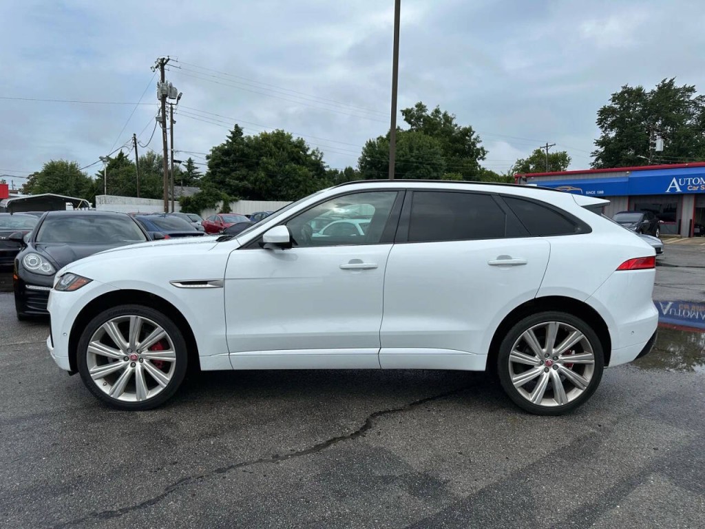 2019 Jaguar F-PACE Image 33