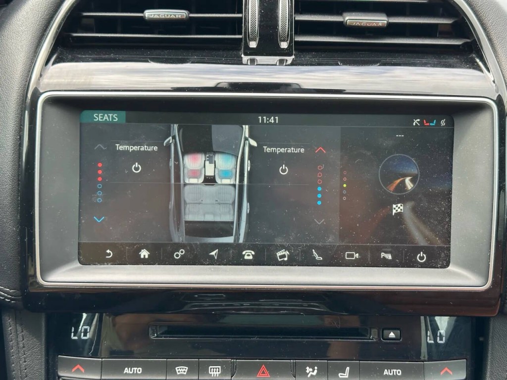 2019 Jaguar F-PACE Image 37