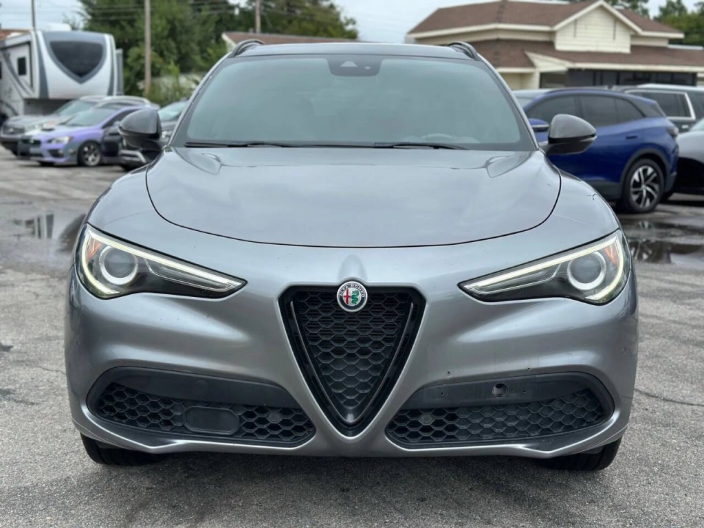 2020 Alfa Romeo Stelvio Image 3