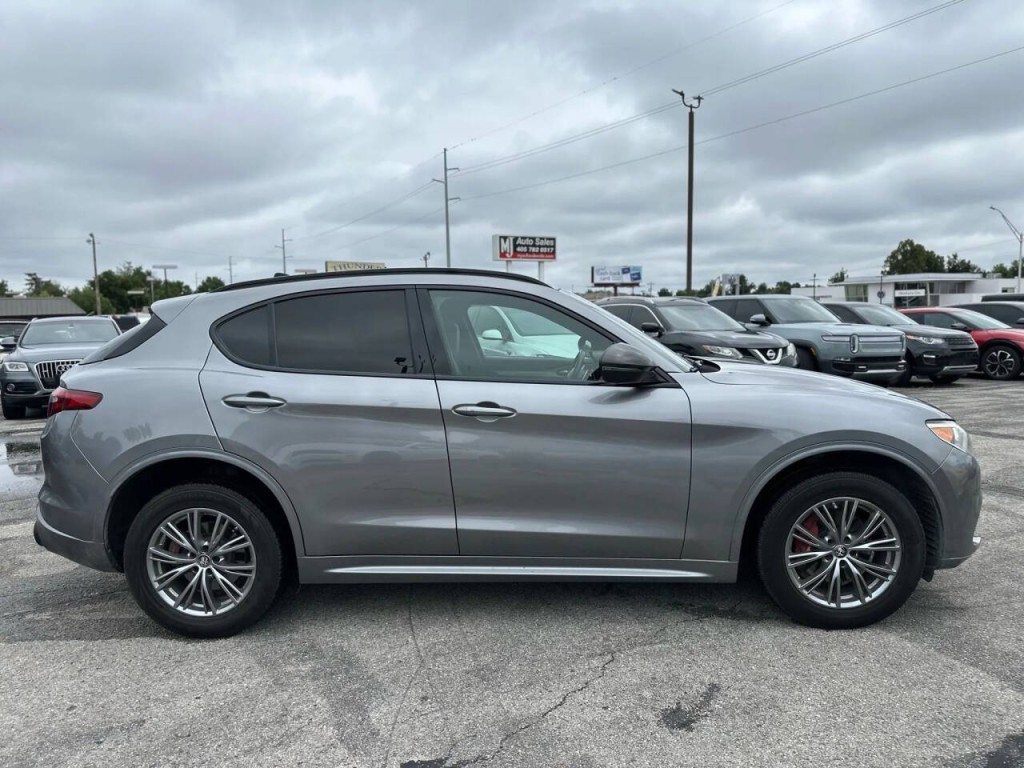 2020 Alfa Romeo Stelvio Image 6