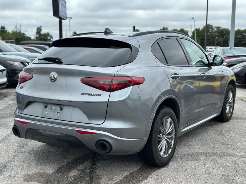2020 Alfa Romeo Stelvio Image 7