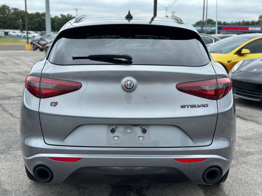 2020 Alfa Romeo Stelvio Image 8