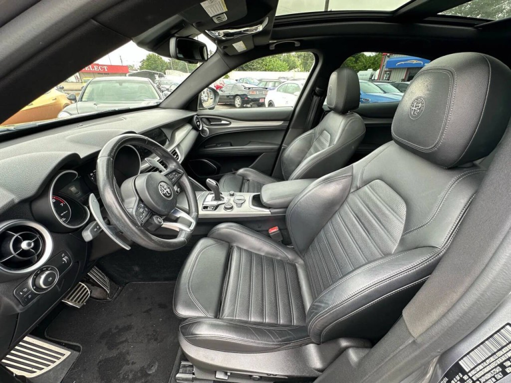 2020 Alfa Romeo Stelvio Image 11