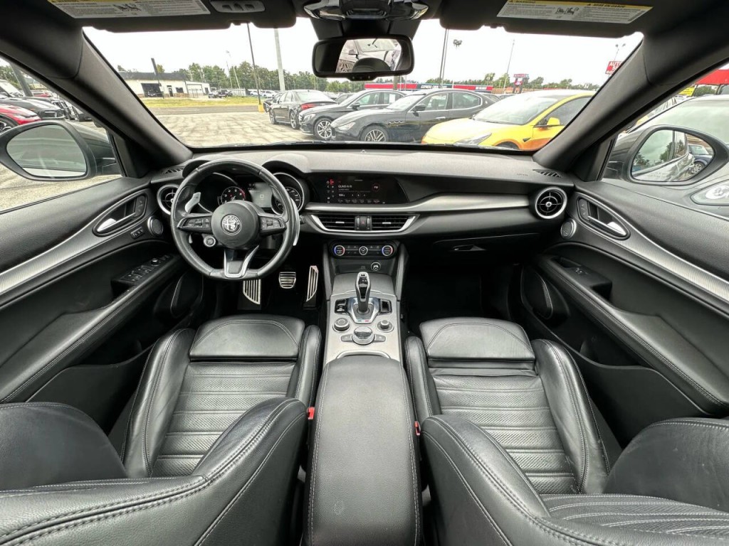 2020 Alfa Romeo Stelvio Image 12