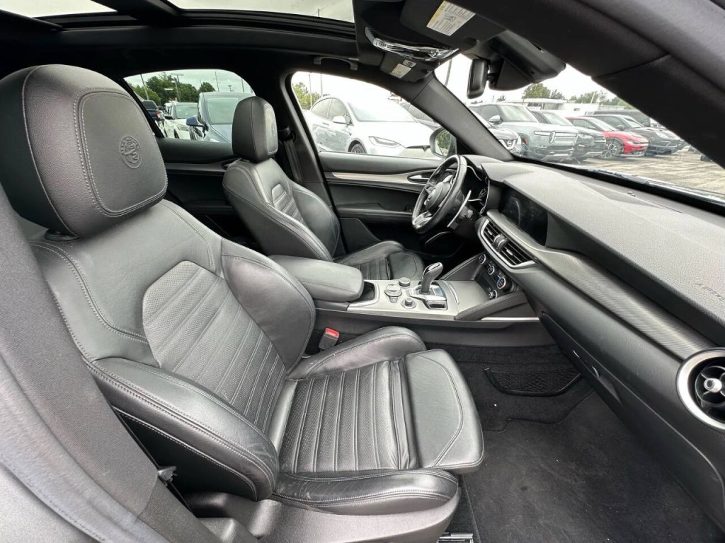 2020 Alfa Romeo Stelvio Image 14
