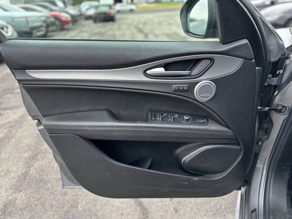 2020 Alfa Romeo Stelvio Image 20