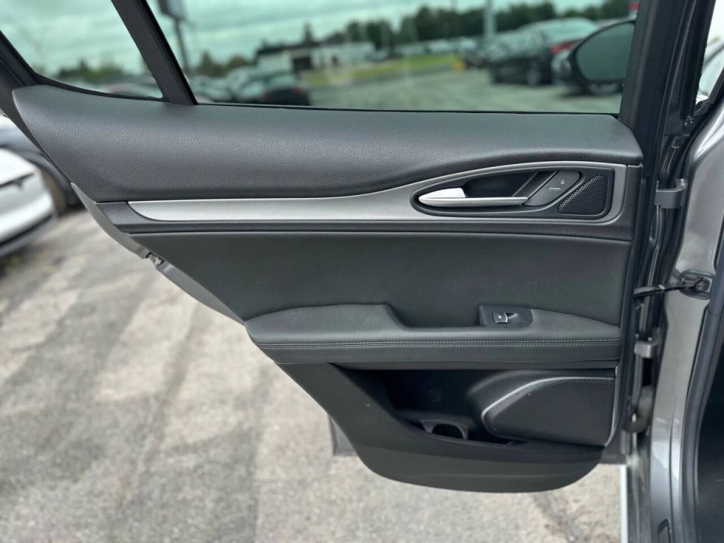 2020 Alfa Romeo Stelvio Image 21