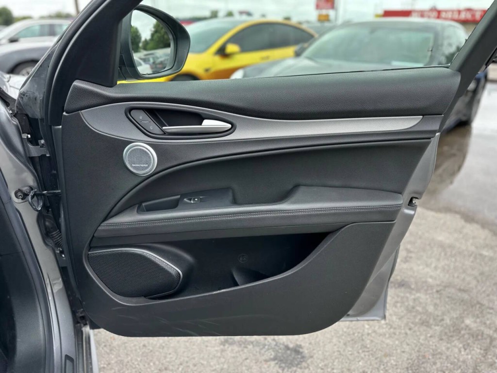 2020 Alfa Romeo Stelvio Image 22