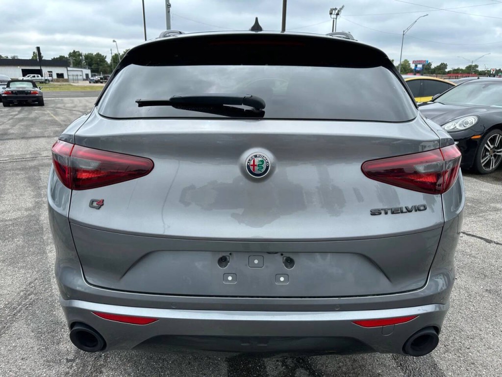 2020 Alfa Romeo Stelvio Image 33
