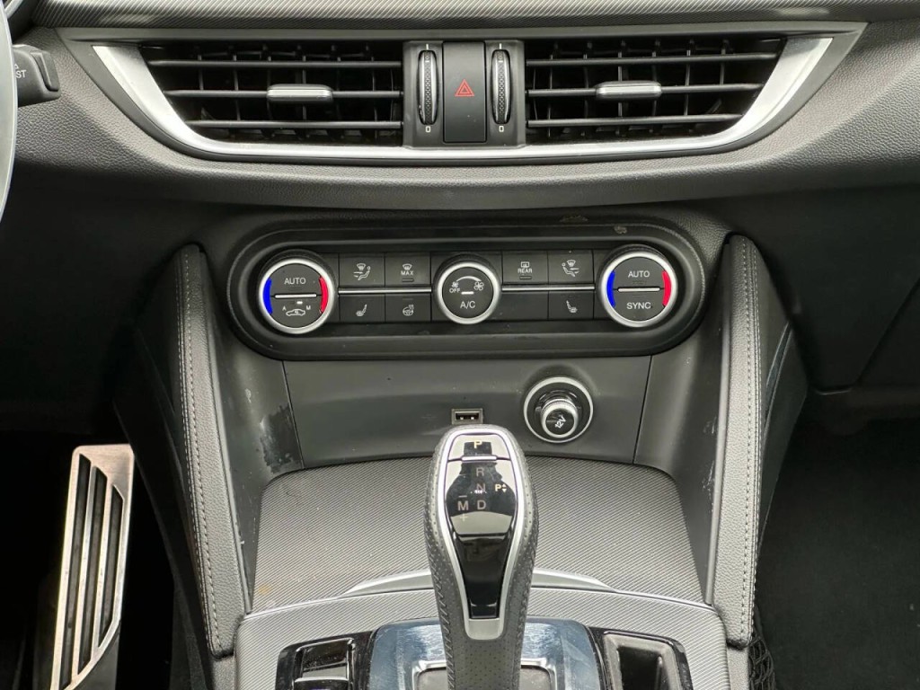2020 Alfa Romeo Stelvio Image 36