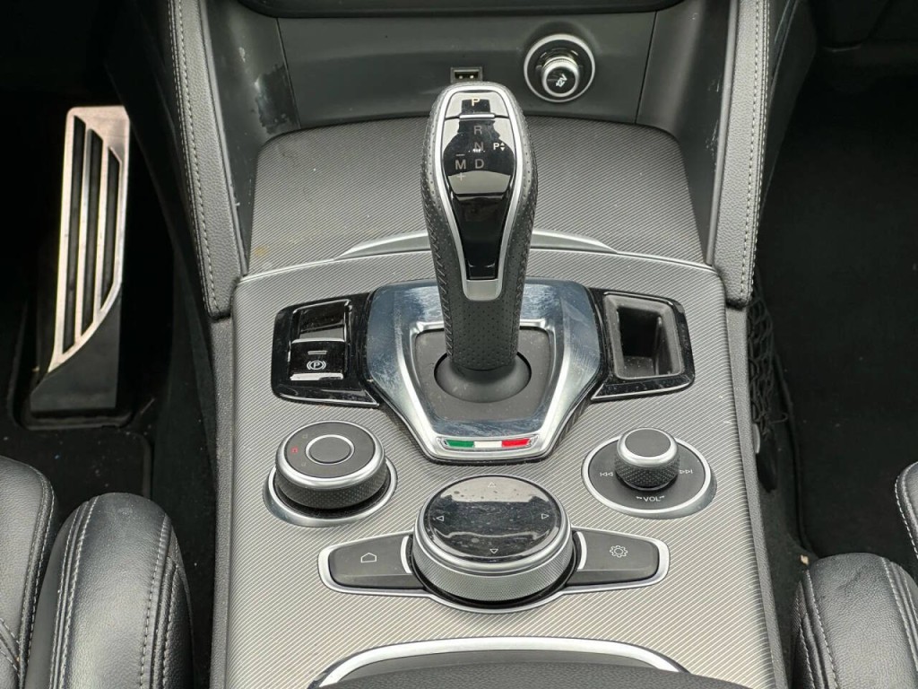 2020 Alfa Romeo Stelvio Image 37