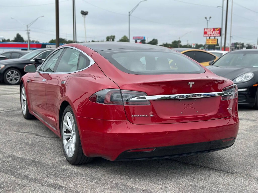 2017 Tesla Model S Image 8