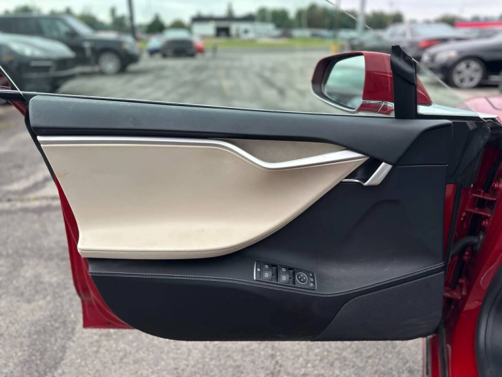 2017 Tesla Model S Image 20