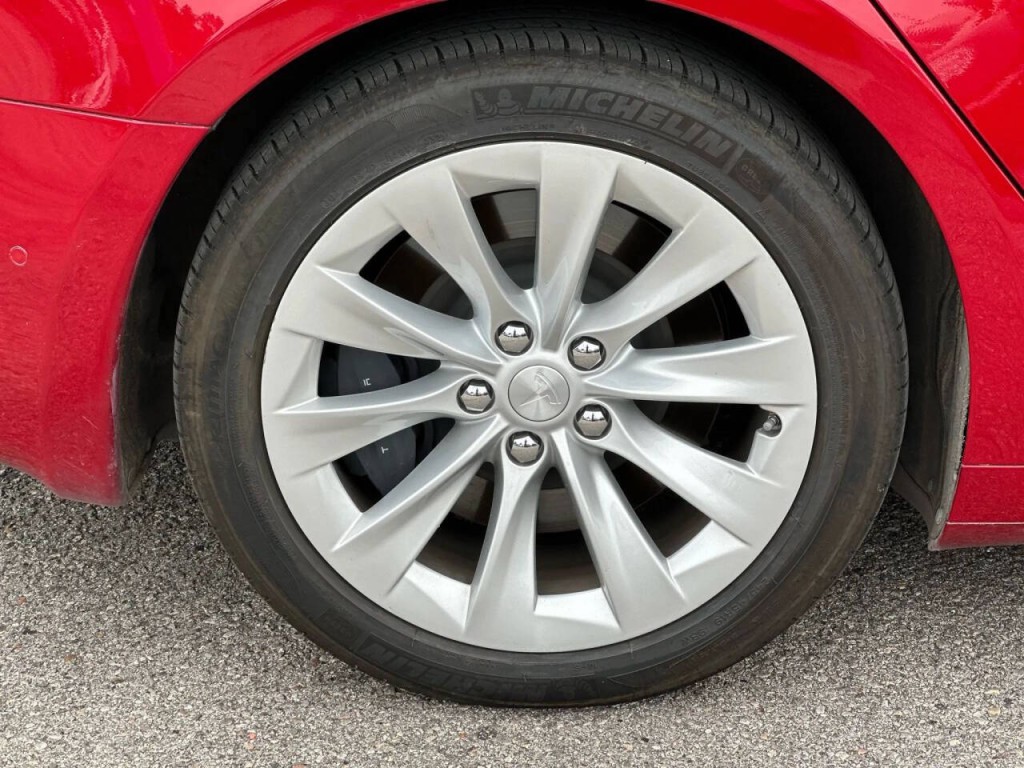 2017 Tesla Model S Image 25