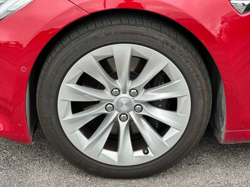 2017 Tesla Model S Image 26