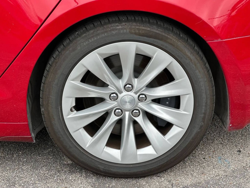 2017 Tesla Model S Image 27