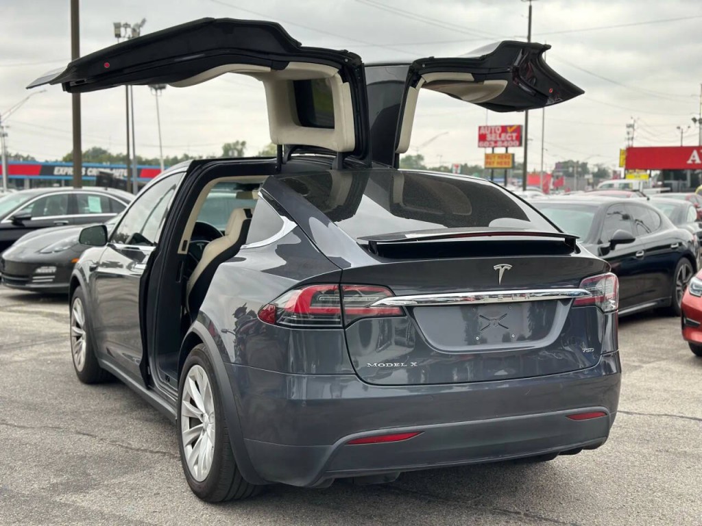 2018 Tesla Model X Image 12
