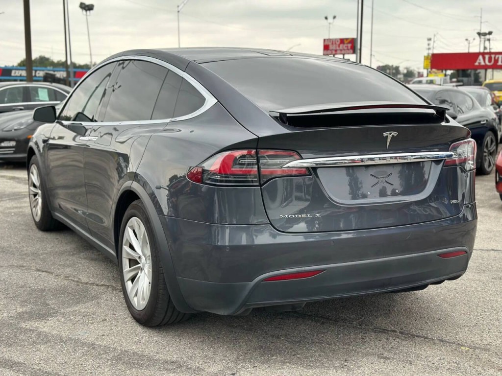 2018 Tesla Model X Image 13