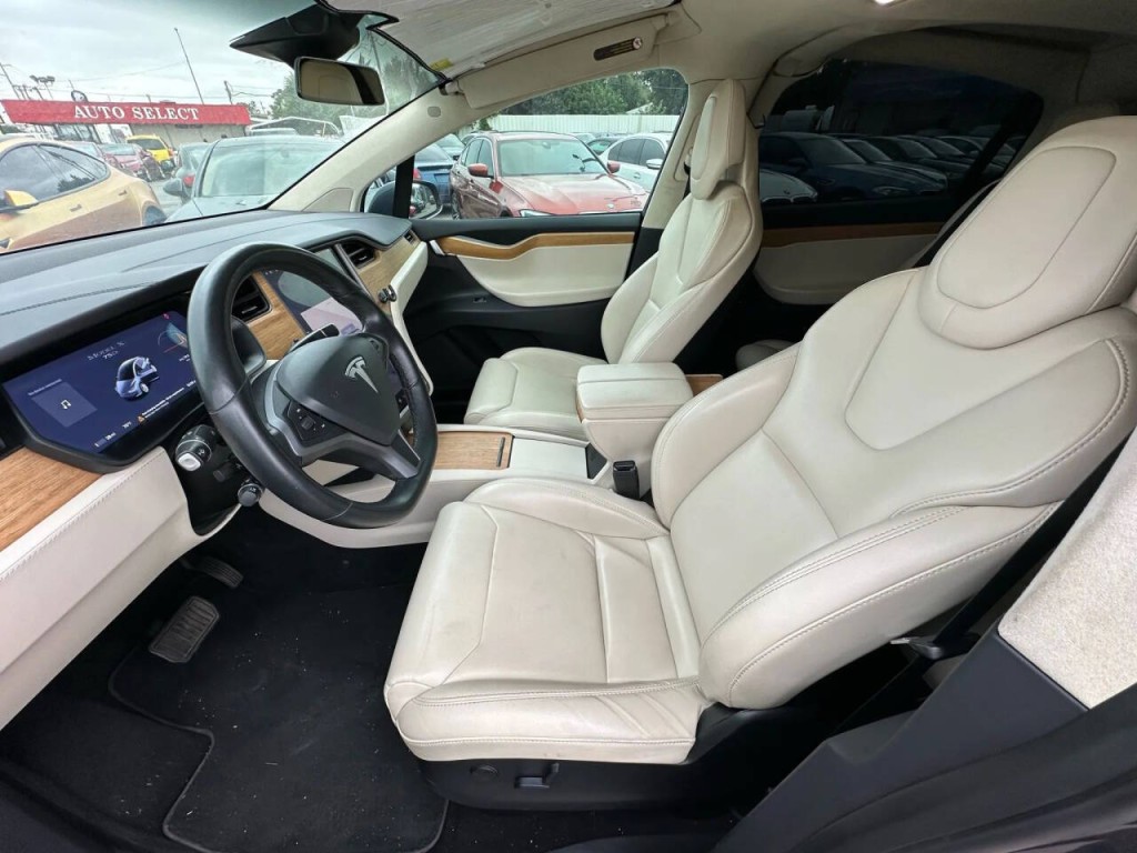 2018 Tesla Model X Image 16