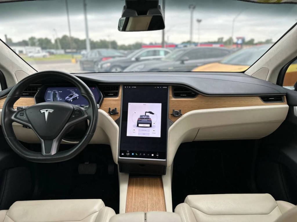 2018 Tesla Model X Image 18