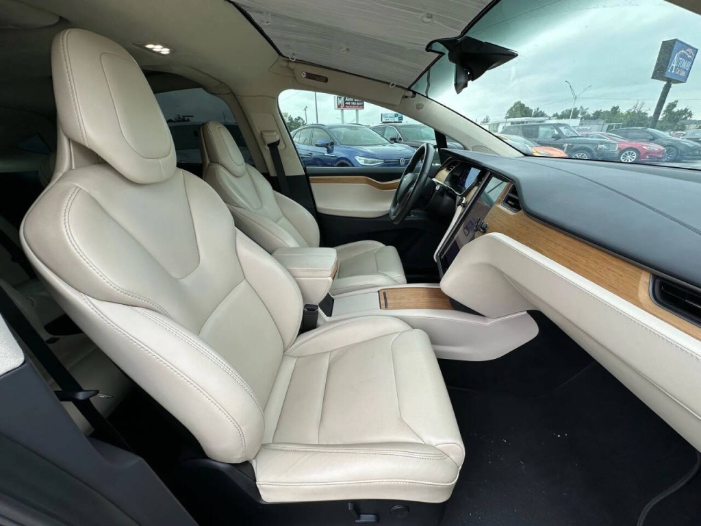 2018 Tesla Model X Image 19