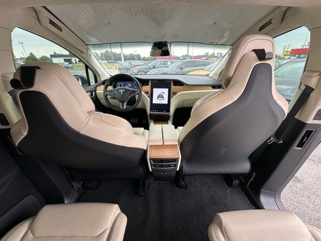 2018 Tesla Model X Image 21