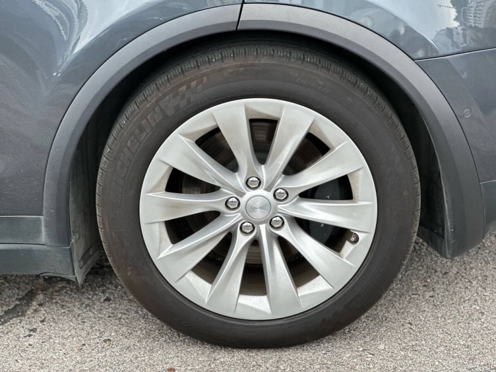 2018 Tesla Model X Image 27