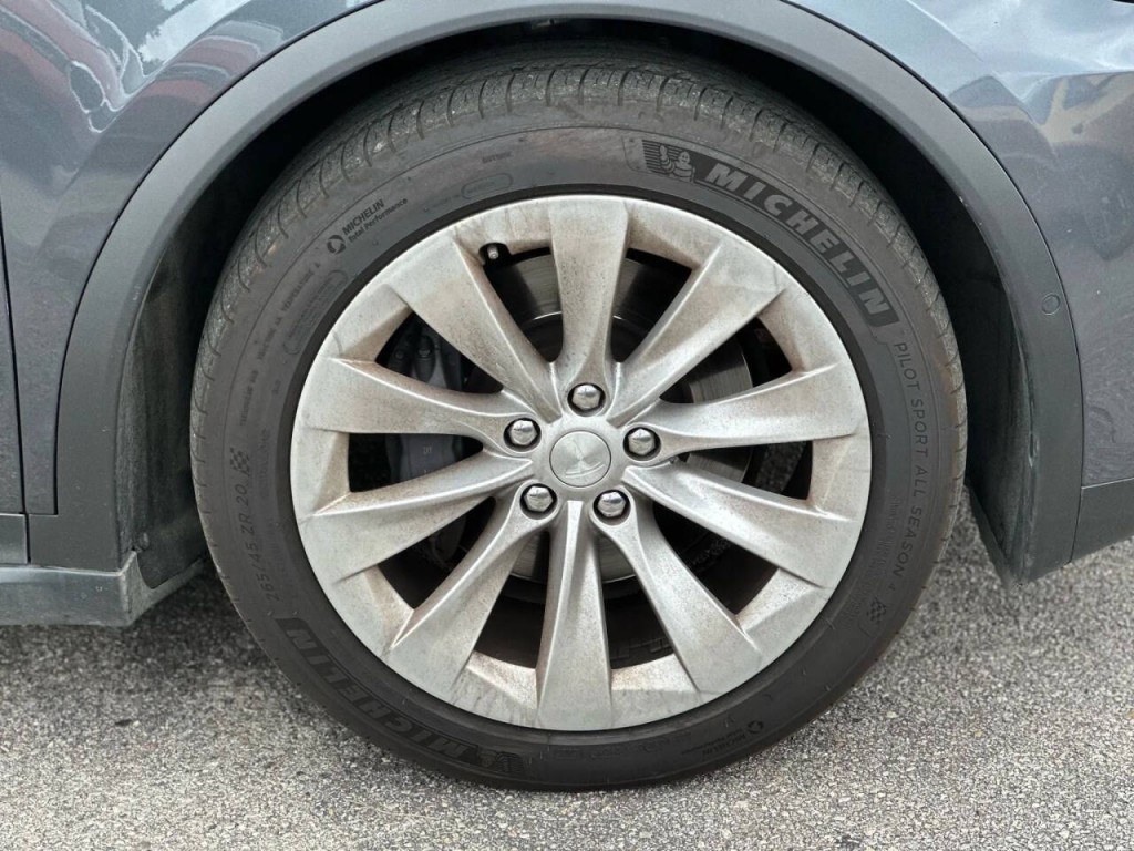 2018 Tesla Model X Image 28