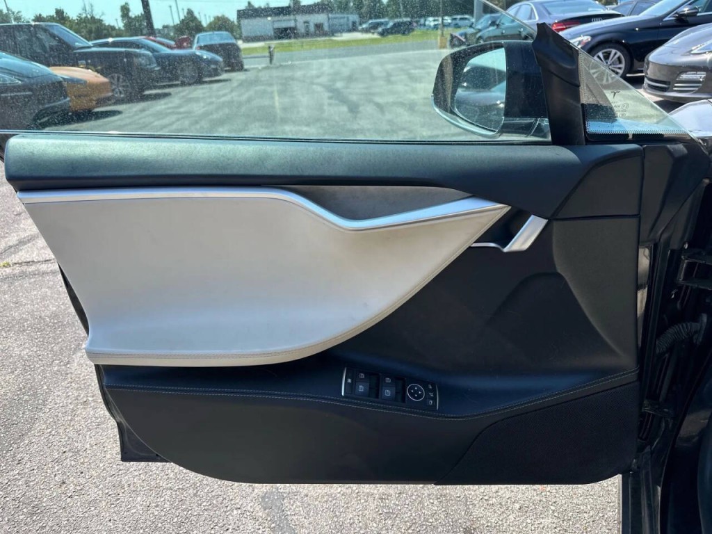 2018 Tesla Model S Image 19
