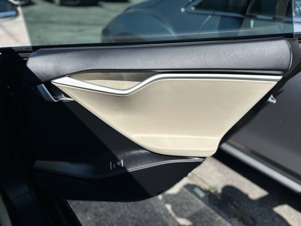 2018 Tesla Model S Image 24